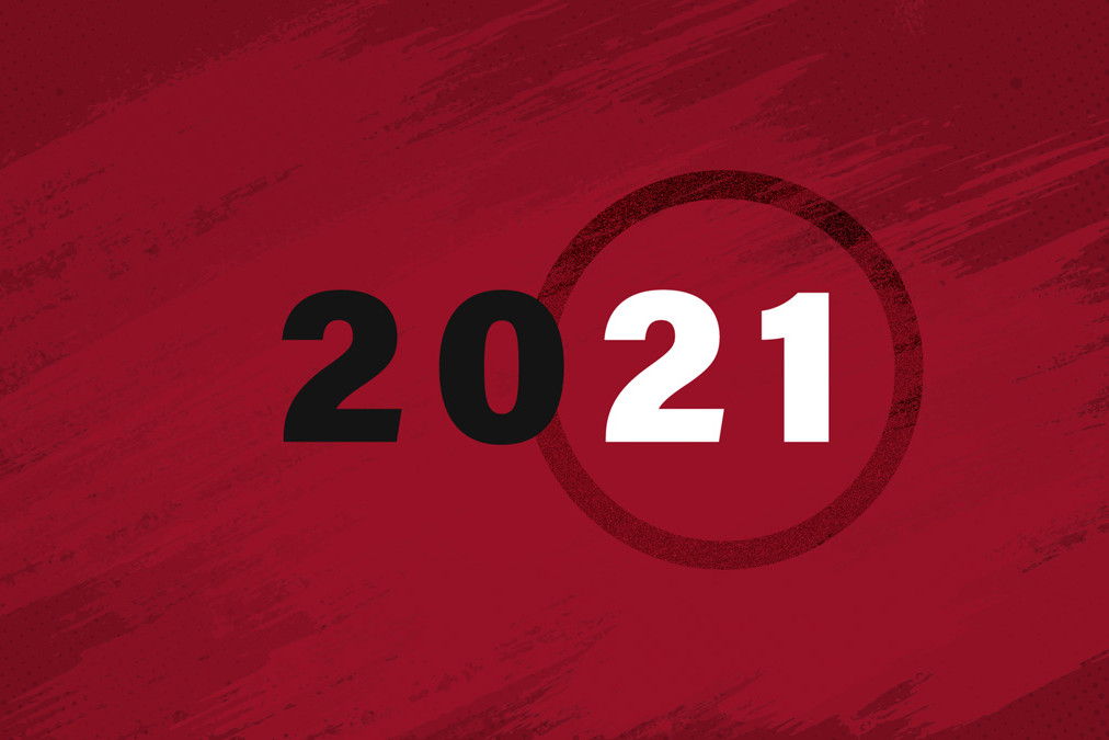 2021 auf rotem Hintergrund Sinnbild für Trends 2021